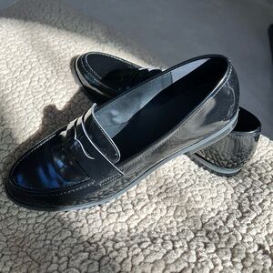 Banana Republic women’s penny loafers size 9 black patent leather